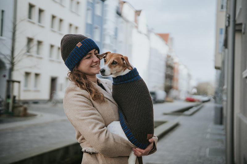 ODENSE sweater and cap - brown